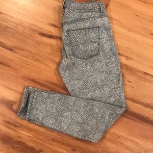 Super cute grey snakeskin print skinny jeans
